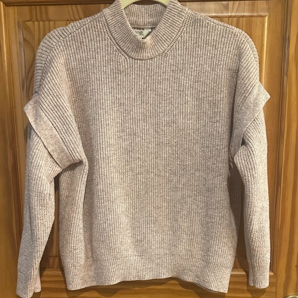 Cozy Ribbed Mock Neck Sweater in Light Grey/Pink
